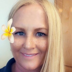 Meet your Posher, Delora